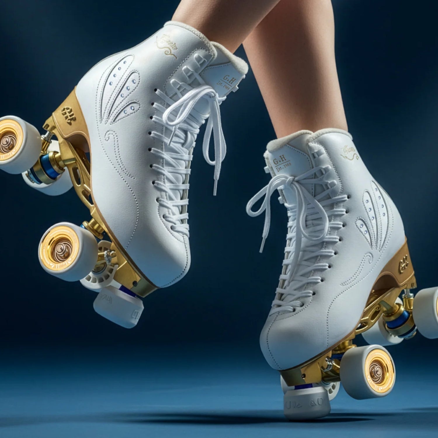 ARTISTIC ROLLER SKATES
